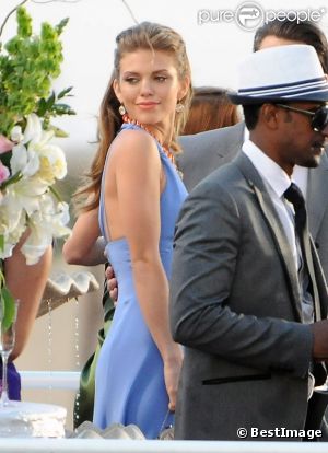La sublime AnnaLynne McCord sur le tournage de 90210 à San Pedro, le 15 février 2012