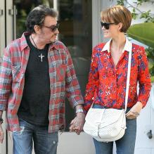 Johnny Hallyday et sa Laeticia devenue rousse font leur shopping le 8 fevrier 2012<br />