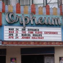 Johnny Hallyday au fronton de l'Orpheum pour son premier concert du 24 avril 2012 qui commencera à LA<br />