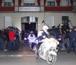 Dominique Strauss-Kahn sort de la caserne de la gendarmerie de Lille, après sa garde à vue, le 22 février 2012.