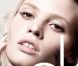 Lara Stone, beauté naturelle pour le make-up Calvin Klein