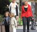 Angelina Jolie et les jumeaux Vivienne et Knox vont faire du shopping à Beverly Hills en compagnie de sa belle-mère Jane le 27 février 2012
