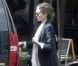 Angelina Jolie emmène ses jumeaux Vivienne et Knox faire du shopping à Beverly Hills en compagnie de sa belle-mère Jane le 27 février 2012