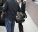 Angelina Jolie emmène ses jumeaux Vivienne et Knox faire du shopping à Beverly Hills en compagnie de sa belle-mère Jane le 27 février 2012