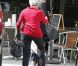 Angelina Jolie emmène ses jumeaux Vivienne et Knox faire du shopping à Beverly Hills en compagnie de sa belle-mère Jane le 27 février 2012