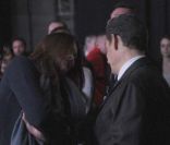 Carla Bruni auprès de Nicolas Sarkozy dans les coulisses de l\'émission de France 2 <em>Des paroles et des actes</em>, le 6 mars 2012.