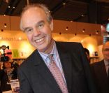 Salon du livre : Frédéric Mitterrand fait sa pub, Camélia Jordana remplace Carla