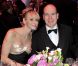  La princesse Charlene et le prince Albert de Monaco, radieux pour le Bal de la Rose le 24 mars 2012. 
 Le Bal de la Rose 2012, sous l'impulsion de la princesse Caroline de Monaco, présidente de la Fondation Princesse Grace, a mis la Salle des Etoiles du Sporting Club de Monaco à la mode folle, colorée et rock du Londres des années 1960, Swinging London, le 24 mars 2012. 