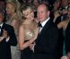  Charlene et Albert ont ouvert le bal avec beaucoup de complicité. 
 Le Bal de la Rose 2012, sous l'impulsion de la princesse Caroline de Monaco, présidente de la Fondation Princesse Grace, a mis la Salle des Etoiles du Sporting Club de Monaco à la mode folle, colorée et rock du Londres des années 1960, Swinging London, le 24 mars 2012. 