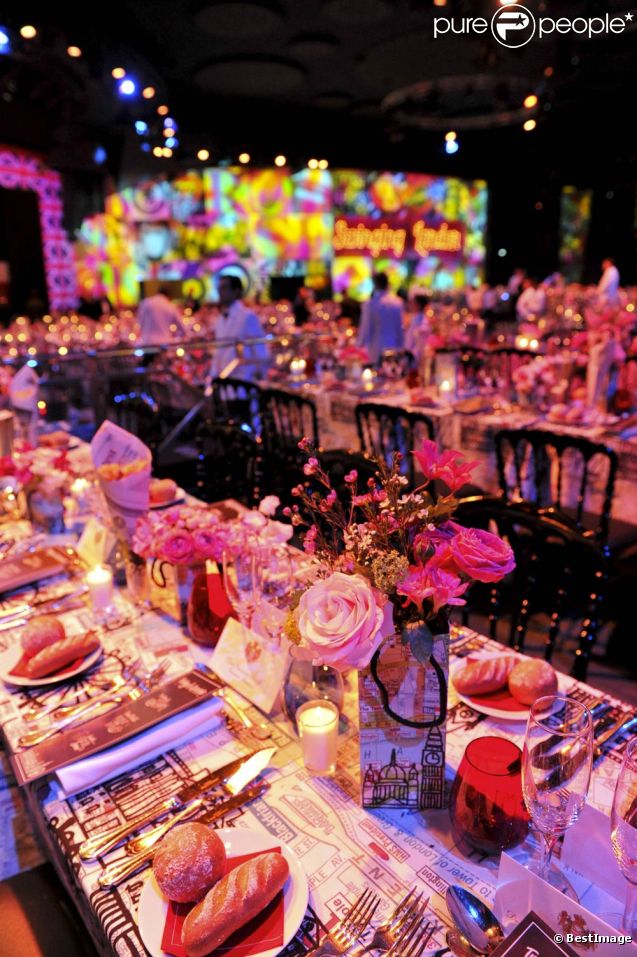 Le Bal de la Rose 2012, sous l'impulsion de la princesse Caroline de Monaco, présidente de la Fondation Princesse Grace, a mis la Salle des Etoiles du Sporting Club de Monaco à la mode folle, colorée et rock du Londres des années 1960, Swinging London, le 24 mars 2012.