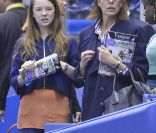 La princesse Alexandra de Hanovre, 12 ans, assistait le 27 mars 2012 aux championnats du monde de patinage artistique à Nice avec sa mère la princesse Caroline, non loin de la marraine de l\'événement, Surya Bonaly.