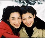Marie Fugain et sa soeur Laurette en décembre 1999 à Courchevel