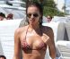 Le top russe Irina Shayk ne passe pas incognito sur le sable chaud de Miami..