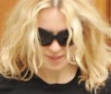 Madonna sort de son club de gym avec une culotte de gran'mère !