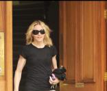 Madonna sort de son club de gym avec une culotte de gran'mère !