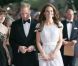 Kate Middleton avec le prince William à la soirée des Baftas organisée à Hollywood en leur honneur, en juillet 2011. La duchesse de Cambridge porte une robe Alexander McQueen.