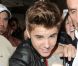 Sortie compliquée pour Justin Bieber qui était de passage dans les studios de Kiss FM à Londres, le 24 avril avril 2012.