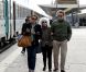 Cayetana, l'inénarrable duchesse d'Albe de 86 ans, et son jeune mari Alfonso Diez, 62 ans, sont arrivés à Paris (Gare d'Austerlitz) le 26 avril 2012 pour leur lune de miel, plusieurs mois après leur spectaculaire mariage à Séville le 5 octobre 2011.
