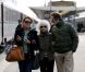 Cayetana, l'inénarrable duchesse d'Albe de 86 ans, et son jeune mari Alfonso Diez, 62 ans, sont arrivés à Paris (Gare d'Austerlitz) le 26 avril 2012 pour leur lune de miel, plusieurs mois après leur spectaculaire mariage à Séville le 5 octobre 2011.