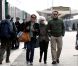 Cayetana, l'inénarrable duchesse d'Albe de 86 ans, et son jeune mari Alfonso Diez, 62 ans, sont arrivés à Paris (Gare d'Austerlitz) le 26 avril 2012 pour leur lune de miel, plusieurs mois après leur spectaculaire mariage à Séville le 5 octobre 2011.