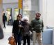 Cayetana, l'inénarrable duchesse d'Albe de 86 ans, et son jeune mari Alfonso Diez, 62 ans, sont arrivés à Paris (Gare d'Austerlitz) le 26 avril 2012 pour leur lune de miel, plusieurs mois après leur spectaculaire mariage à Séville le 5 octobre 2011.