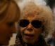 Cayetana, l'inénarrable duchesse d'Albe de 86 ans, et son jeune mari Alfonso Diez, 62 ans, sont arrivés à Paris (Gare d'Austerlitz) le 26 avril 2012 pour leur lune de miel, plusieurs mois après leur spectaculaire mariage à Séville le 5 octobre 2011.