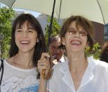 Jane Birkin et Charlotte Gainsbourg : Mère et fille réunies pour chanter Serge