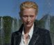 Tilda Swinton assiste au défilé Chanel qui présente sa collection Croisière 2012-2013 au château de Versailles. Le 14 mai 2012.
