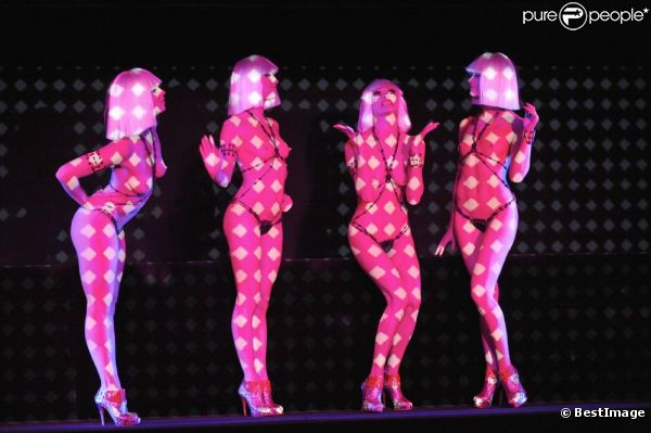 Crazy Horse : Les danseuses sont en greve, une premiere historique...