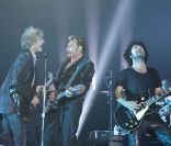 EXCLU : Louis Bertignac rejoint le temps d\'une chanson Johnny Hallyday et Yarol Poupaud à Montpellier, le 15 mai 2012.