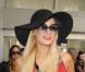 Paris Hilton arrive à l'aéroport de Nice, le samedi 19 mai 2012.