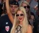 Paris Hilton, entourée de photographes, à son arrivée sur le plateau du  Grand Journal , à Cannes, le samedi 19 mai 2012.