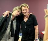 Johnny Hallyday et Louis Bertignac dans les coulisses à Montpellier, le 14 mai 2012.