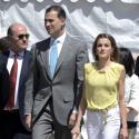 Letizia d'Espagne sublime entre Felipe et Elena au Salon du livre 2012 de Madrid
