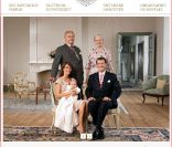 Portrait de la princesse Athena de Danemark avec la reine Margrethe et le prince consort Henrik après son baptême le 20 mai 2012 par le photographe royal Steen Brogaard.