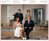 Portrait de la princesse Athena de Danemark avec ses grands-parents maternels Alain Cavallier et Françoise Grassiot après son baptême le 20 mai 2012 par le photographe royal Steen Brogaard.