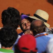 <p>Réaction d'après-match d'Arnaud Clément.</p>
<p>Arnaud Clément lors du premier tour de son dernier Roland-Garros, le 28 mai 2012. Pour son baroud d'honneur à la Porte d'Auteuil, le 139e mondial a offert un match en cinq sets de plus de quatre heures face à Alex Bogomolov, et s'est qualifié pour le second tour sous l'ovation de sa compagne Nolwenn Leroy, de sa famille et du public du court n°1.</p>
