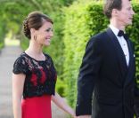 <p>Avec son duo glam\'chic classique rouge et noir, la princesse Marie faisait presque sage au côté de sa belle-mère et de sa belle-soeur...</p>
<p>La famille royale de Danemark à l\'orangerie du palais de Fredensborg le 30 mai 2012 pour un dîner de bi