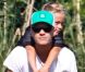Ryan Phillippe et son fils Deacon à Brentwood, Los Angeles, le 1er juin 2012.