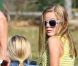 Reese Witherspoon et sa fille Ava à Brentwood pour le match de football du petit Deacon, Los Angeles, le 1er juin 2012.