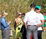  Ryan Phillippe, Reese Witherspoon son mari Jim Toth, et ses enfants Ava et Deacon à Brentwood, Los Angeles, le 1er juin 2012. 