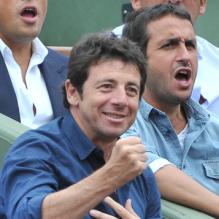 Patrick Bruel lors du match entre Jo-Wilfried Tsonga et Novak Djokovic le 5 juin 2012 à Roland-Garros