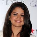 Selena Gomez : Visage angélique mais très court vêtue pour son business