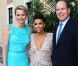 Eva Longoria aux anges entre la princesse Charlene et le prince Albert II de Monaco lors d'un cocktail en marge du 52e Festival international de télévision de Monte-Carlo, le 13 juin 2012.