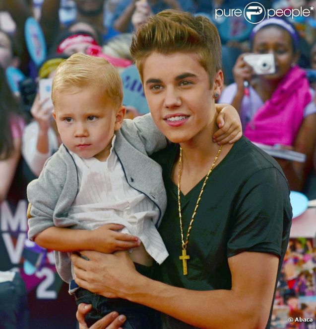 Justin Bieber et son petit frère Jaxon aux MuchMusic Video Awards, à Toronto, le 17 juin 2012.