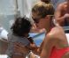 Doutzen Kroes : Sexy pour un après-midi bronzette avec son époux et leur bébé