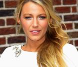 Blake Lively parfaite en robe Marchesa pour la promo du film Savages, le 26 juin à New York.