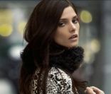Ashley Greene pose devant l'objectif de Peter Lindbergh pour la campagne automne 2012 de DKNY.