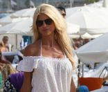 Victoria Silvstedt sur la plage de Saint-Tropez, le 29 juin 2012.