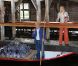 La princesse Maxima des Pays-Bas à la découverte du Musée Broekerveiling du village de Broek op Langedijk, le 5 juillet 2012. Il s'agit de l'ancien site des ventes aux enchères de fruits et légumes, acheminés par barque, jusqu'en 1973. Une pratique que le village fait ponctuellement revivre.